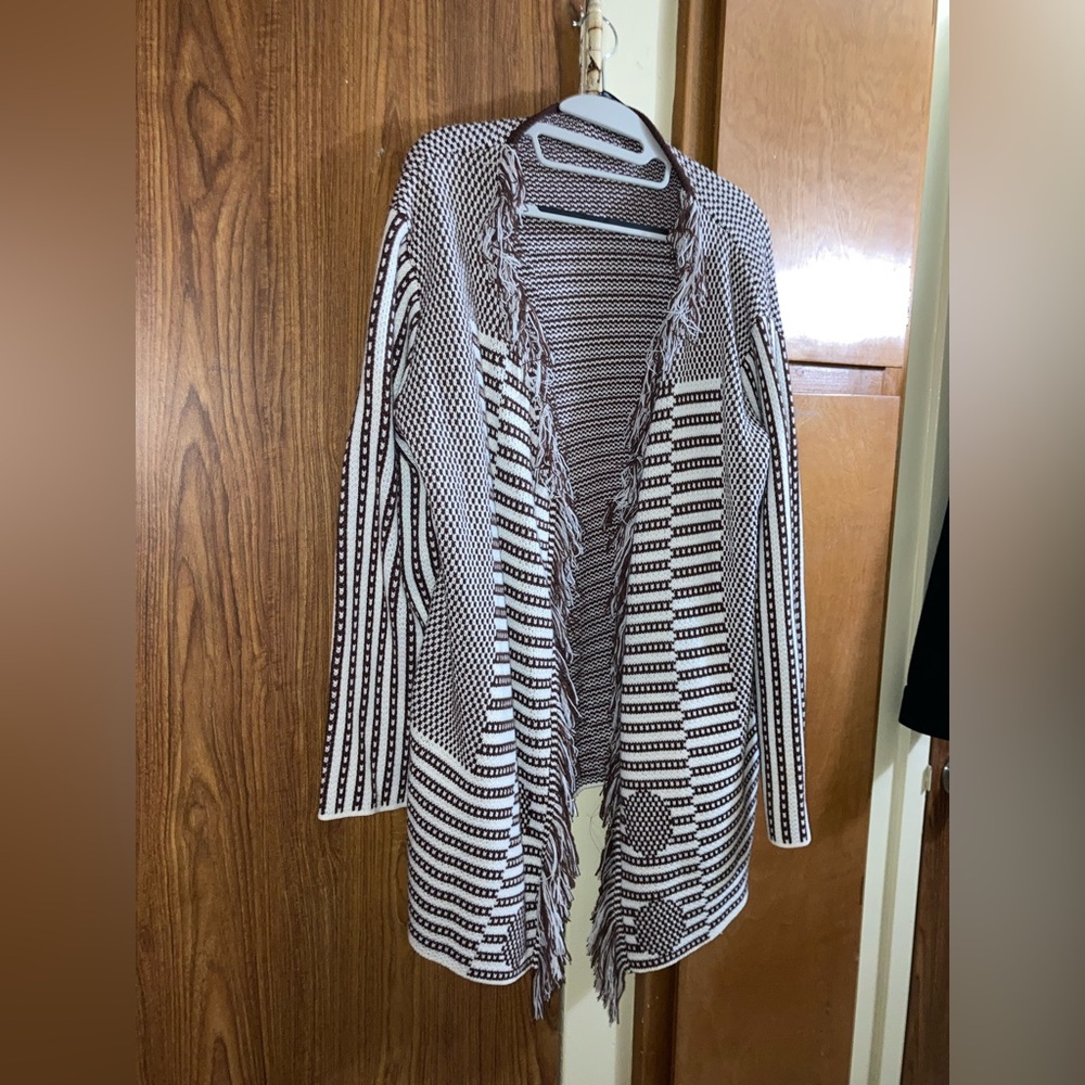 Women's Brown and White Patterned Sweater